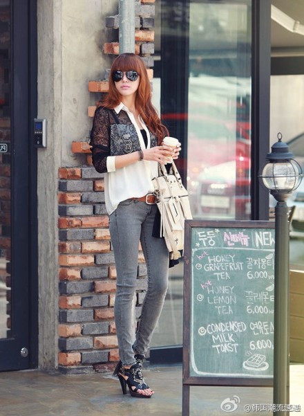 Cặp đôi chưa bao giờ lỗi mốt - quần jeans + áo sơ mi. Quần jeans - áo pull đem lại cho bạn vẻ năng động trẻ trung.