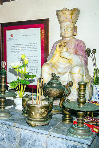 Tượng Phật ngọc trong chùa Trường Sa Lớn. Ảnh Trần Minh Ngọc