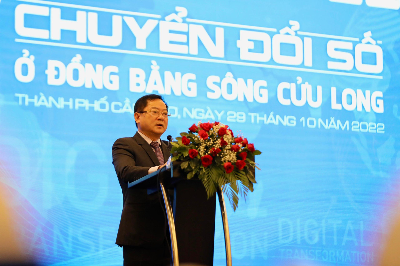 Nhà báo Lê Xuân Sơn – Tổng Biên tập báo Tiền Phong, phát biểu kết thúc hội thảo.