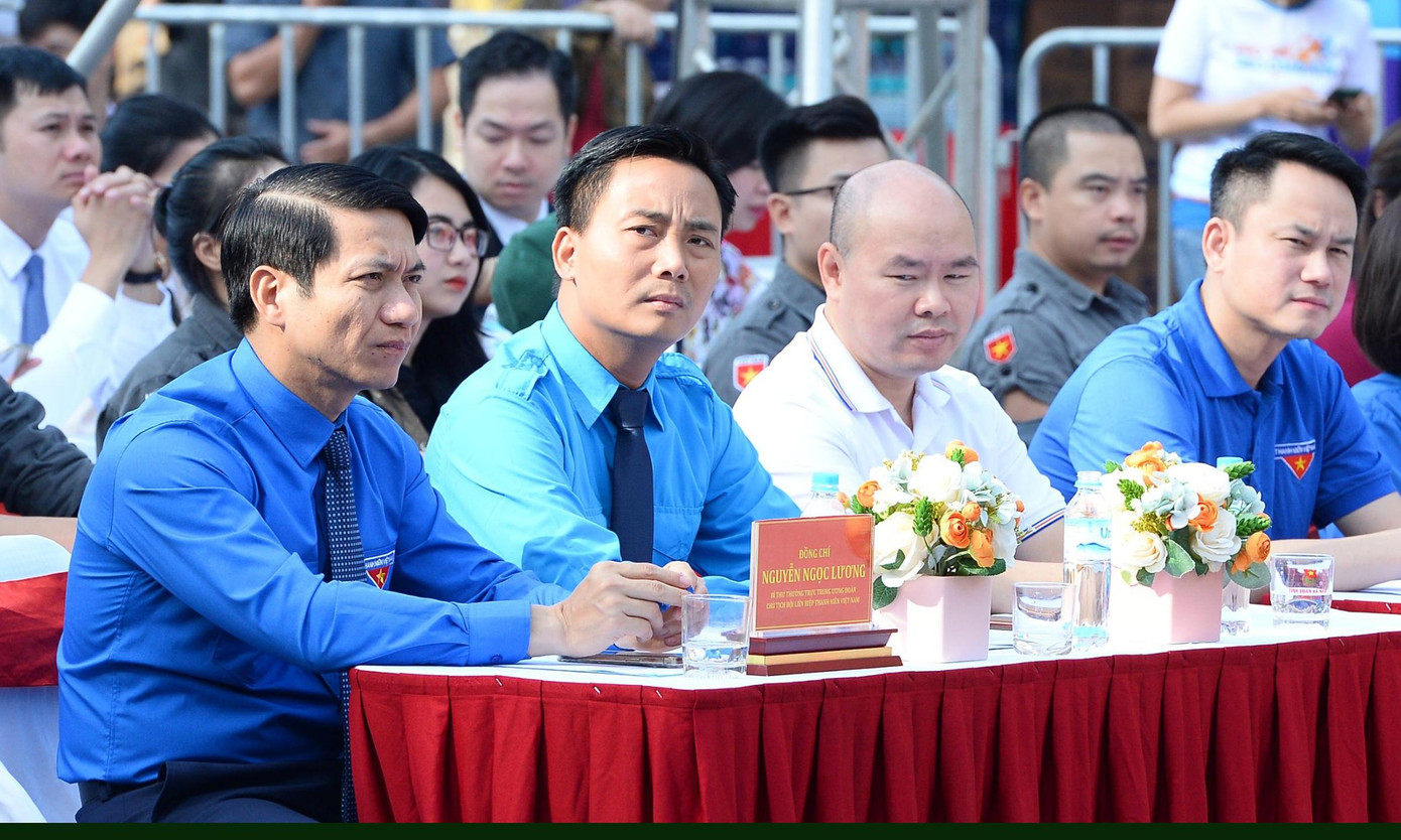 Dự chương trình có anh Nguyễn Ngọc Lương - Bí thư Thường trực Trung ương Đoàn, Chủ tịch Hội LHTN Việt Nam; anh Nguyễn Kim Quy - Phó Chủ tịch Hội LHTN Việt Nam.