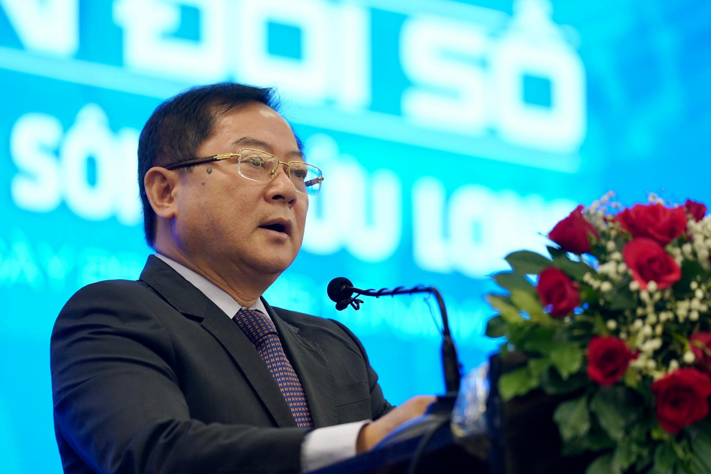 Nhà báo Lê Xuân Sơn - Tổng biên tập báo Tiền Phong phát biểu tại Hội thảo "Thúc đẩy chuyển đổi số ở vùng Đồng bằng sông Cửu Long". Nhà báo Lê Xuân Sơn - Tổng biên tập báo Tiền Phong phát biểu tại Hội thảo "Thúc đẩy chuyển đổi số ở vùng Đồng bằng sông Cửu Long".