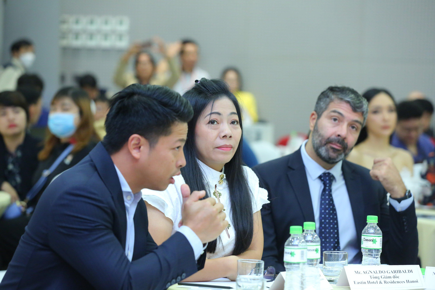 Ông Nguyễn Thái Dương- Phó Tổng thư ký Hiệp hội Golf Việt Nam, phụ trách công tác chuyên môn giải đấu (bìa trái) Ông Nguyễn Thái Dương- Phó Tổng thư ký Hiệp hội Golf Việt Nam, phụ trách công tác chuyên môn giải đấu (bìa trái)