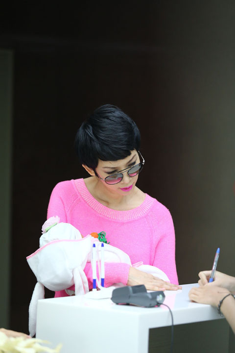 Con gái Xuân Lan vừa tròn 1 tháng tuổi và cô thường gọi với tên thật mật là bé Thỏ