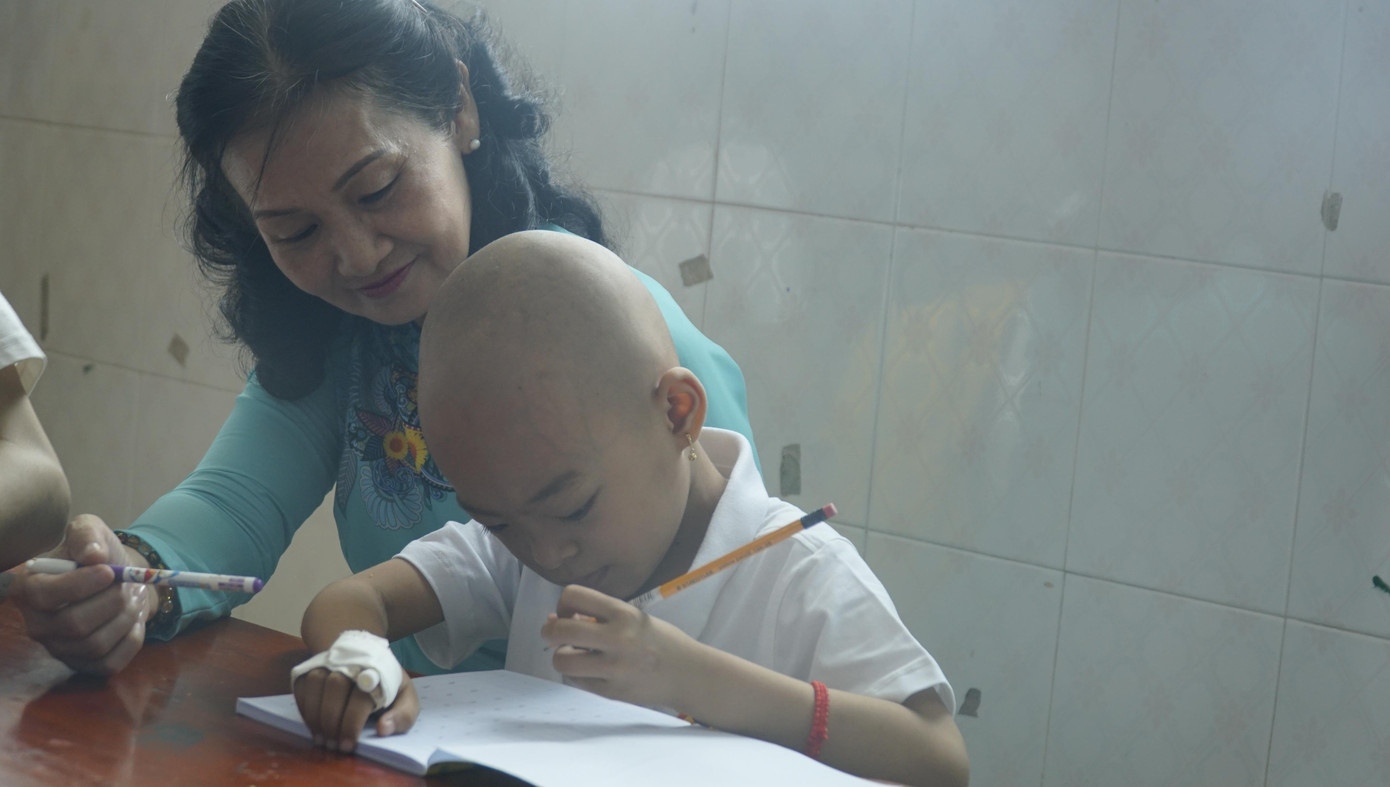 Lễ khai giảng đặc biệt trong bệnh viện của bệnh nhi ung thư ảnh 13