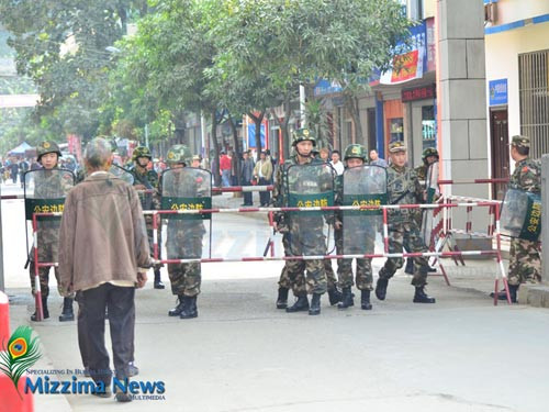 Binh lính Trung Quốc tăng cường kiểm soát biên giới với Myanmar. Ảnh: Mizzima News. Binh lính Trung Quốc tăng cường kiểm soát biên giới với Myanmar. Ảnh: Mizzima News