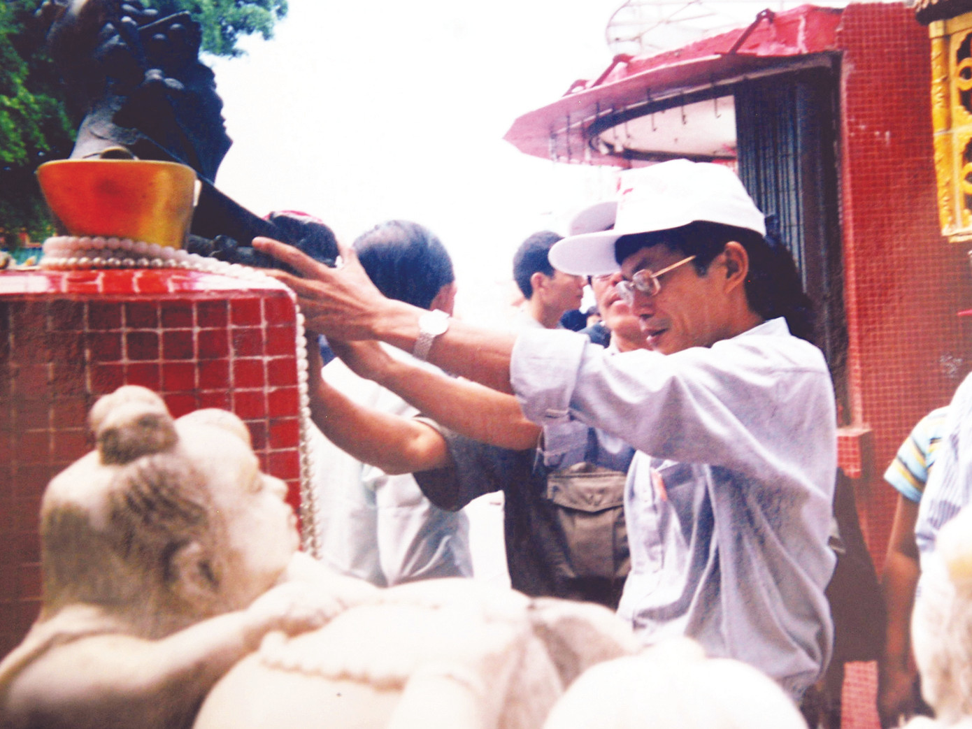 Trần Đăng Tuấn (đội mũ) trong chuyến công tác ở nước ngoài. Ảnh: Xuân Ba. Trần Đăng Tuấn (đội mũ) trong chuyến công tác ở nước ngoài. Ảnh: Xuân Ba