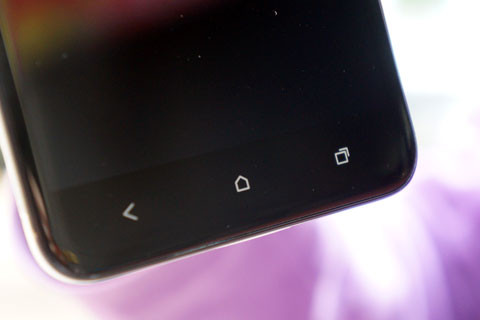 Phía dưới là 3 nút Back, Home và chuyển ứng dụng