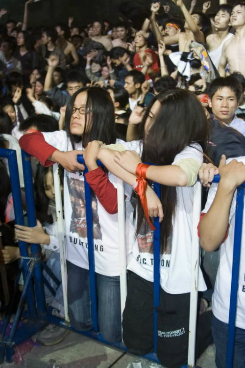 Fan của Trần Lập và Bức Tường trong The Last Saturday