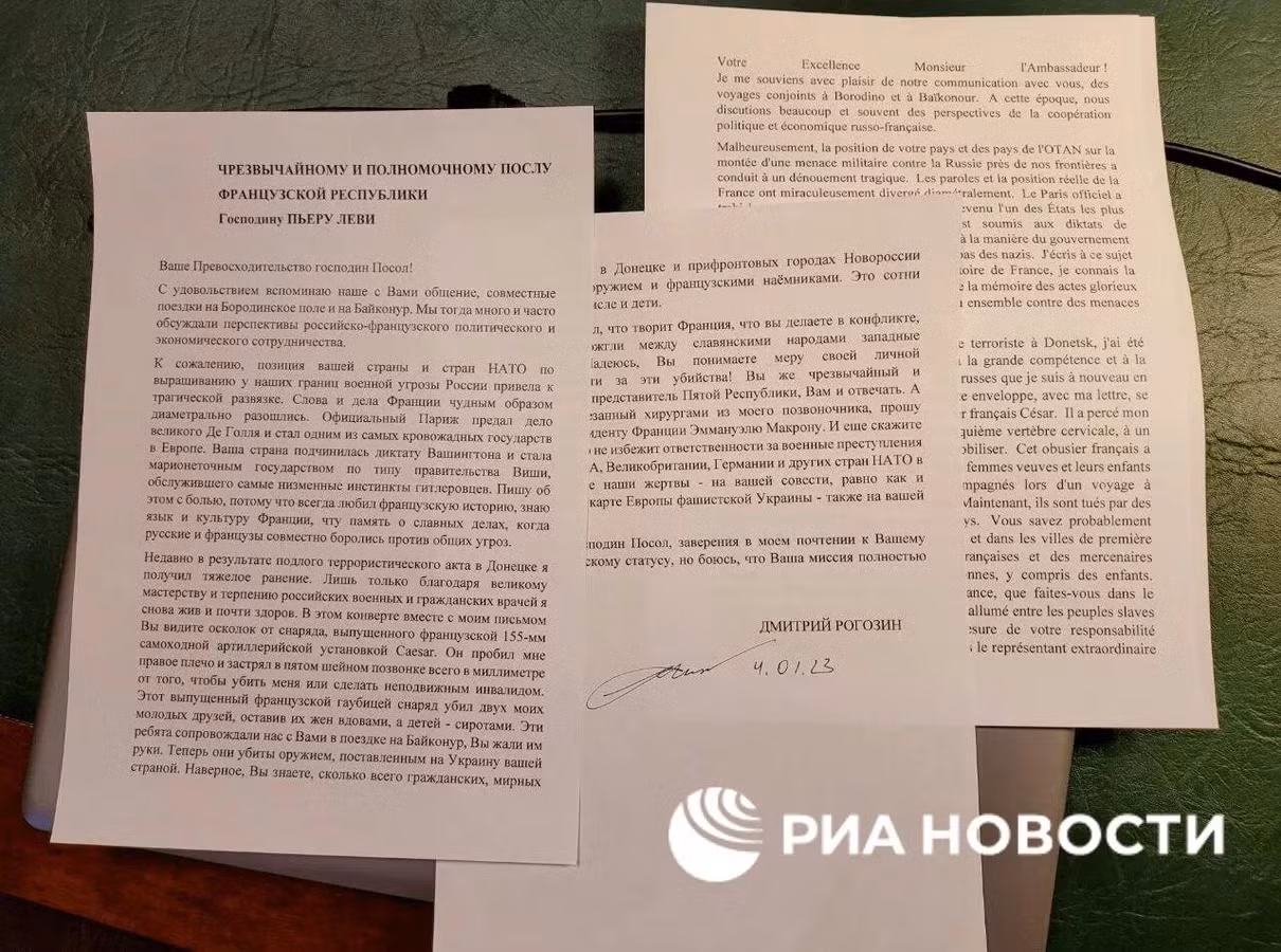 Bức thư của cựu quan chức Nga. Ảnh: RIA Novosti Bức thư của cựu quan chức Nga. Ảnh: RIA Novosti