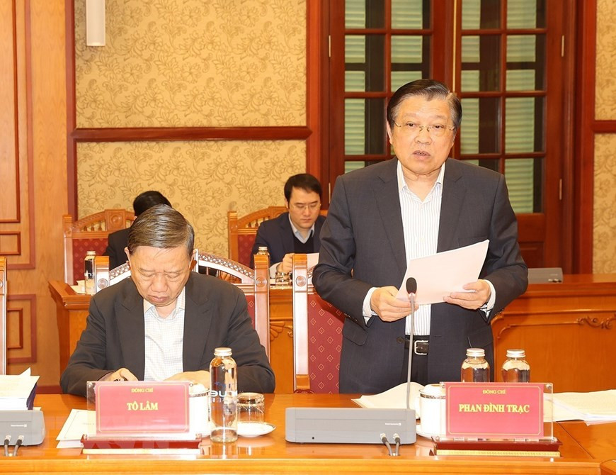 Ông Phan Đình Trạc, Ủy viên Bộ Chính trị, Bí thư Trung ương Đảng, Trưởng Ban Nội chính Trung ương, Phó Trưởng ban Thường trực Ban Chỉ đạo Trung ương về phòng, chống tham nhũng, tiêu cực phát biểu tại phiên họp. (Ảnh: Trí Dũng/TTXVN) Ông Phan Đình Trạc, Ủy viên Bộ Chính trị, Bí thư Trung ương Đảng, Trưởng Ban Nội chính Trung ương, Phó Trưởng ban Thường trực Ban Chỉ đạo Trung ương về phòng, chống tham nhũng, tiêu cực phát biểu tại phiên họp. (Ảnh: Trí Dũng/TTXVN)