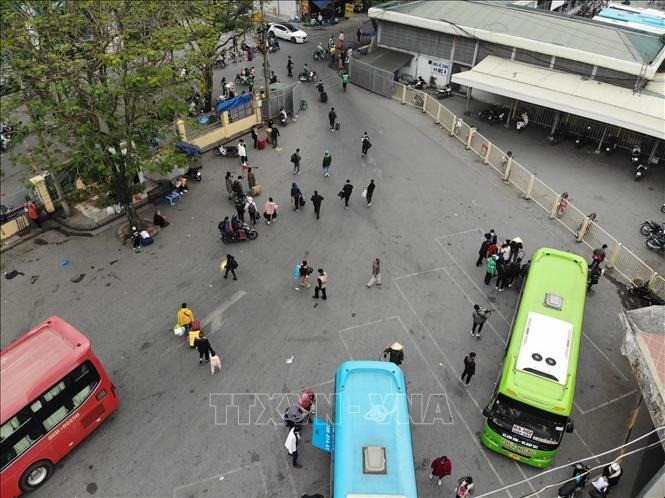 Bến xe Giáp Bát sẽ đón khoảng 600 xe đưa hành khách từ các tỉnh, thanh phía Nam về Hà Nội (ảnh chụp lúc 12h50 ngày 26/1). Ảnh: Hoàng Hiếu/TTXVN Bến xe Giáp Bát sẽ đón khoảng 600 xe đưa hành khách từ các tỉnh, thanh phía Nam về Hà Nội (ảnh chụp lúc 12h50 ngày 26/1). Ảnh: Hoàng Hiếu/TTXVN