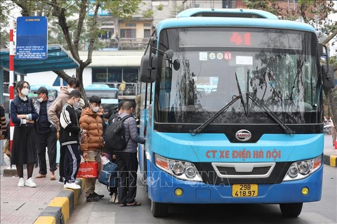 Bến xe Giáp Bát phối hợp với các đơn vị xe buýt tăng cường thêm 200 lượt xe/ngày phục vụ người dân (ảnh chụp lúc 13 h ngày 26/1). Ảnh: Hoàng Hiếu/TTXVN Bến xe Giáp Bát phối hợp với các đơn vị xe buýt tăng cường thêm 200 lượt xe/ngày phục vụ người dân (ảnh chụp lúc 13 h ngày 26/1). Ảnh: Hoàng Hiếu/TTXVN