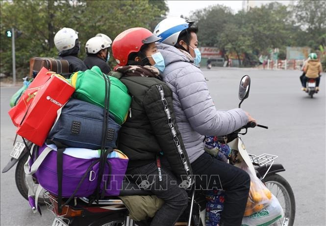 Một chiếc xe “kín chỗ” trên phố Giải Phóng (ảnh chụp lúc 12h ngày 26/1). Ảnh: Hoàng Hiếu/TTXVN Một chiếc xe “kín chỗ” trên phố Giải Phóng (ảnh chụp lúc 12h ngày 26/1). Ảnh: Hoàng Hiếu/TTXVN