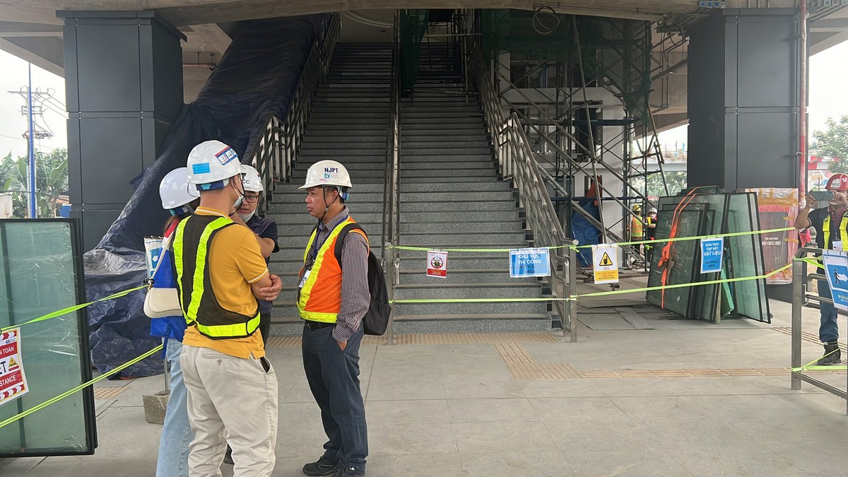 Lối lên xuống nhà ga Đại học học quốc gia, tuyến metro số 1. Ảnh: ĐÀO TRANG. Lối lên xuống nhà ga Đại học học quốc gia, tuyến metro số 1. Ảnh: ĐÀO TRANG.