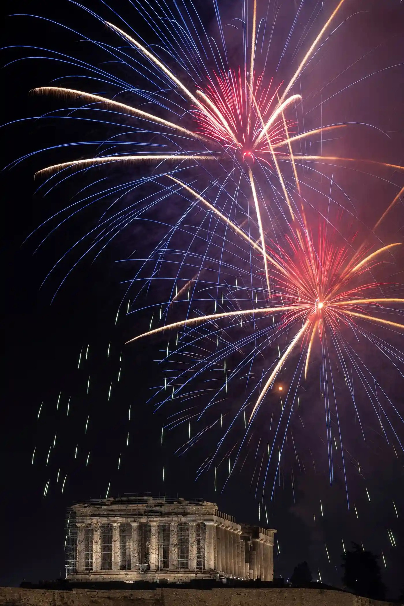 Đền Parthenon trên đồi Acropolis ở Hy Lạp. Ảnh: Reuters