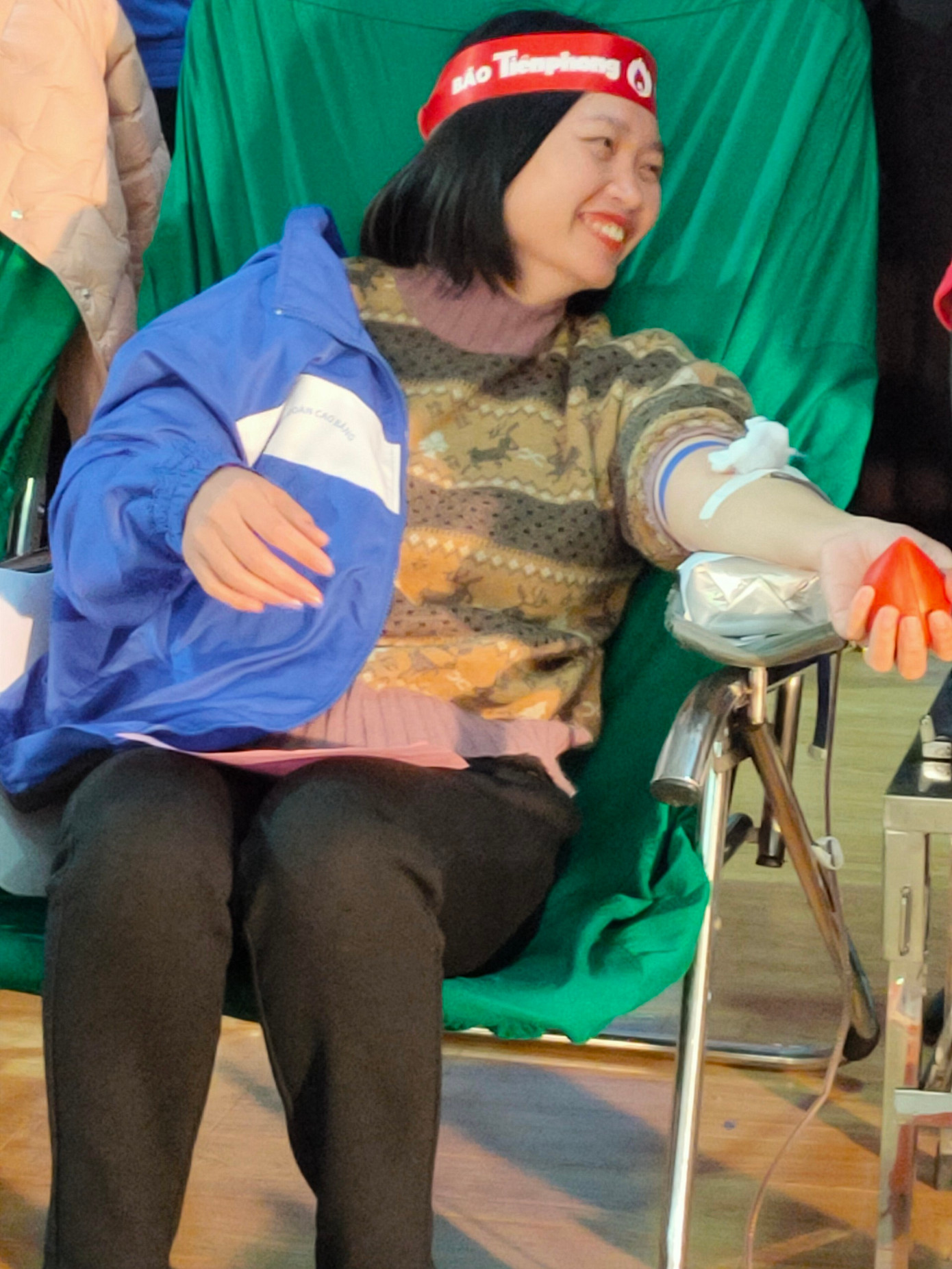 Những nụ cười rạng ngời từ các tình nguyện viên được hiến máu tình nguyện.