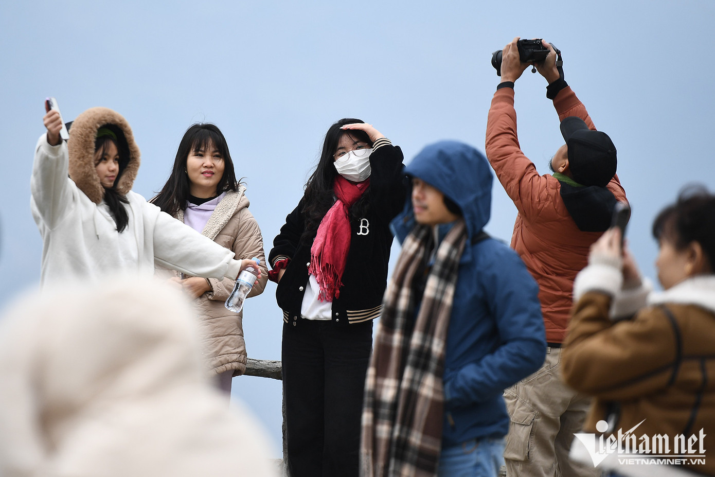 Các khu vực check-in, du khách xếp hàng để đứng vị trí trên cao đẹp nhất chụp tấm hình lưu niệm ngày Tết. Các khu vực check-in, du khách xếp hàng để đứng vị trí trên cao đẹp nhất chụp tấm hình lưu niệm ngày Tết.