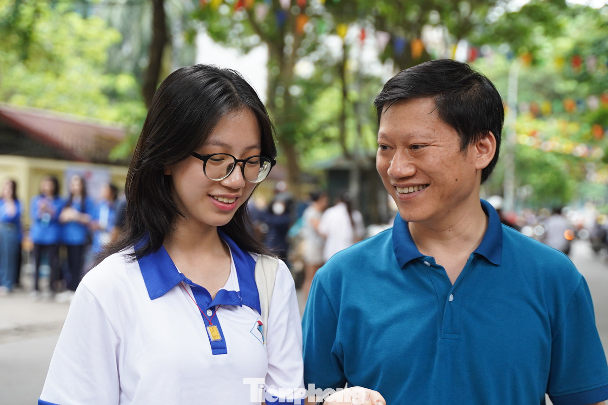 &quot;Thấy con thi tốt tôi cũng mừng&quot;, người bố chia sẻ.