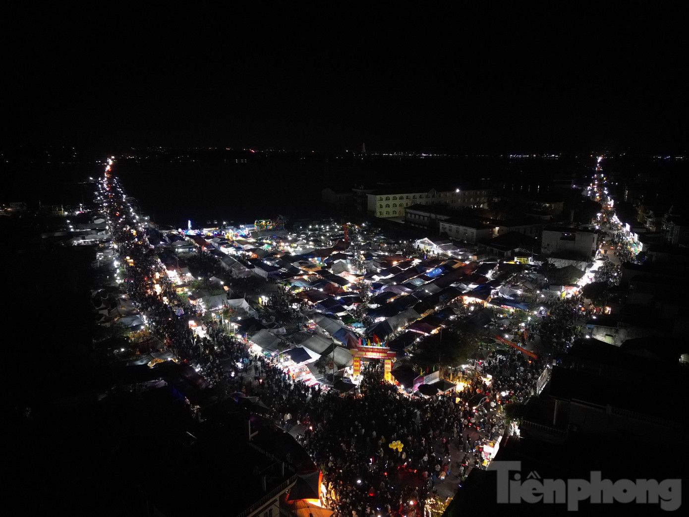 Khung cảnh chợ Viềng (huyện Vụ Bản, Nam Định) nhìn từ trên cao.