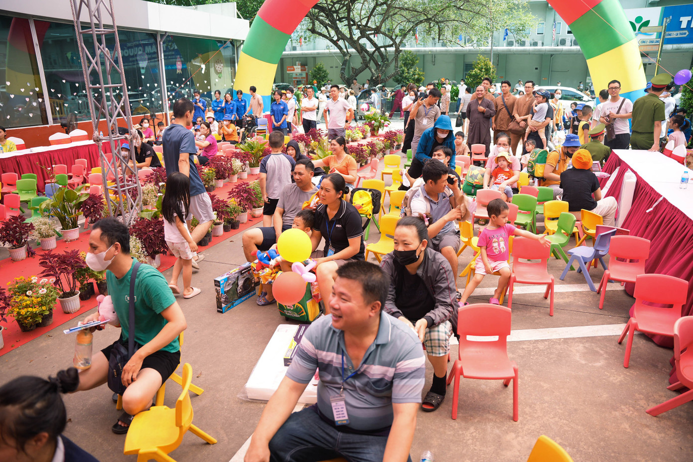 Với các bậc phụ huynh, ngày Tết thiếu nhi được ở bên con, cùng con vui chơi là điều tuyệt vời nhất.