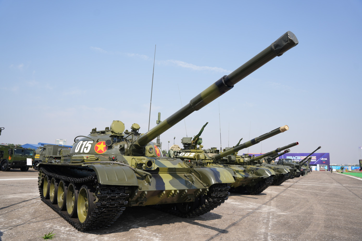 Xe tăng T-62 được Liên Xô phát triển từ đầu thập niên 1960, là một phiên bản cải tiến so với mẫu tăng T-54. Phiên bản T-62 được lắp pháo 115mm, súng máy cỡ nòng 7.62mm với khả năng trữ 2.500 viên đạn.