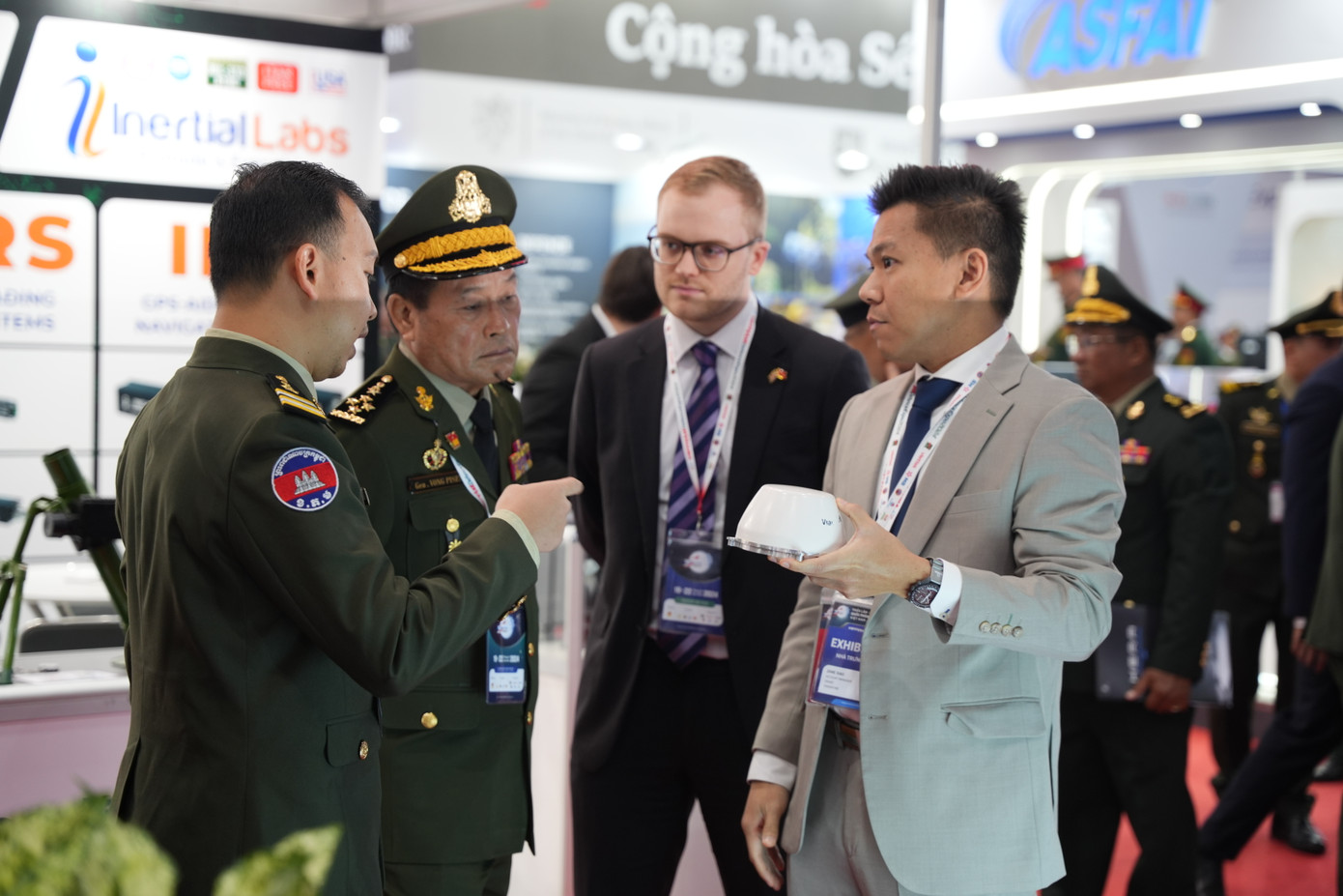 Triển lãm Quốc phòng quốc tế Việt Nam 2024 diễn ra từ ngày 19/12 đến 22/12 tại sân bay Gia Lâm, quận Long Biên (Hà Nội) với sự tham gia của 66 đoàn đại biểu quốc tế và hơn 240 doanh nghiệp công nghiệp quốc phòng đến từ 49 quốc gia.