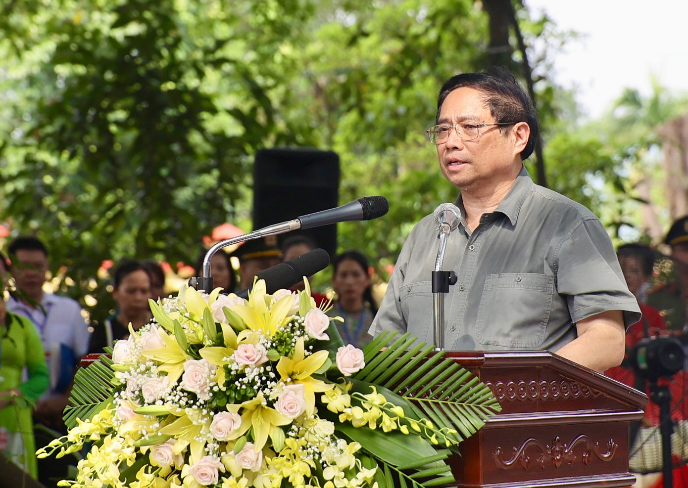 Theo Thủ tướng, chiến tranh đã lùi xa, đất nước đã độc lập, thống nhất; nhưng vẫn còn đó biết bao nỗi đau, biết bao vết thương vẫn ngày đêm đau nhức. Đảng, Nhà nước ta luôn đặc biệt quan tâm, chăm lo và có nhiều chủ trương, chính sách ưu đãi đối với thương bệnh binh, thân nhân liệt sĩ, gia đình chính sách, người có công với cách mạng, coi đây là nhiệm vụ chính trị quan trọng, thường xuyên.