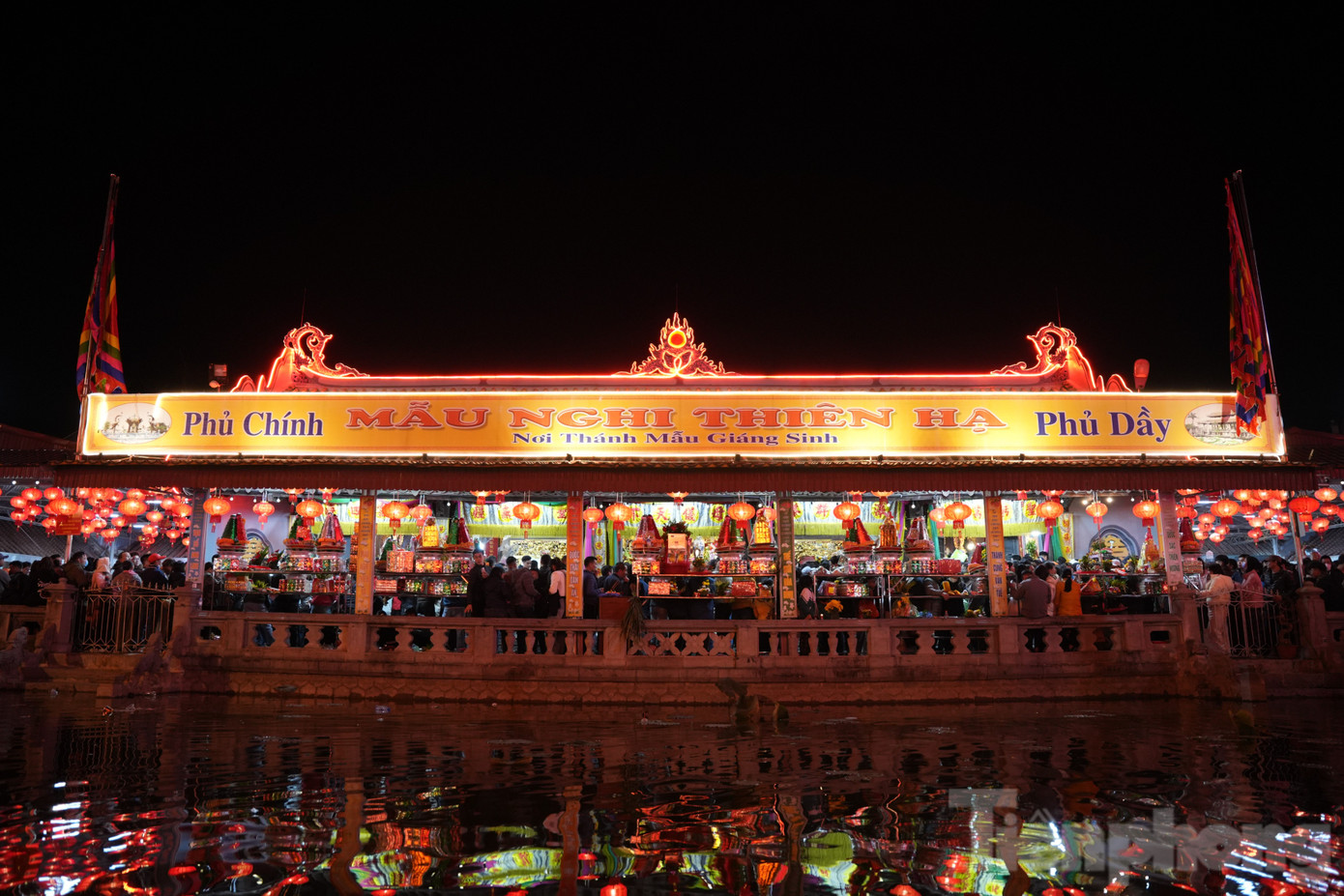 Phủ Dầy gắn liền với sự tích về Thánh Mẫu Liễu Hạnh, một biểu tượng trong "Tứ bất tử" của Việt Nam.