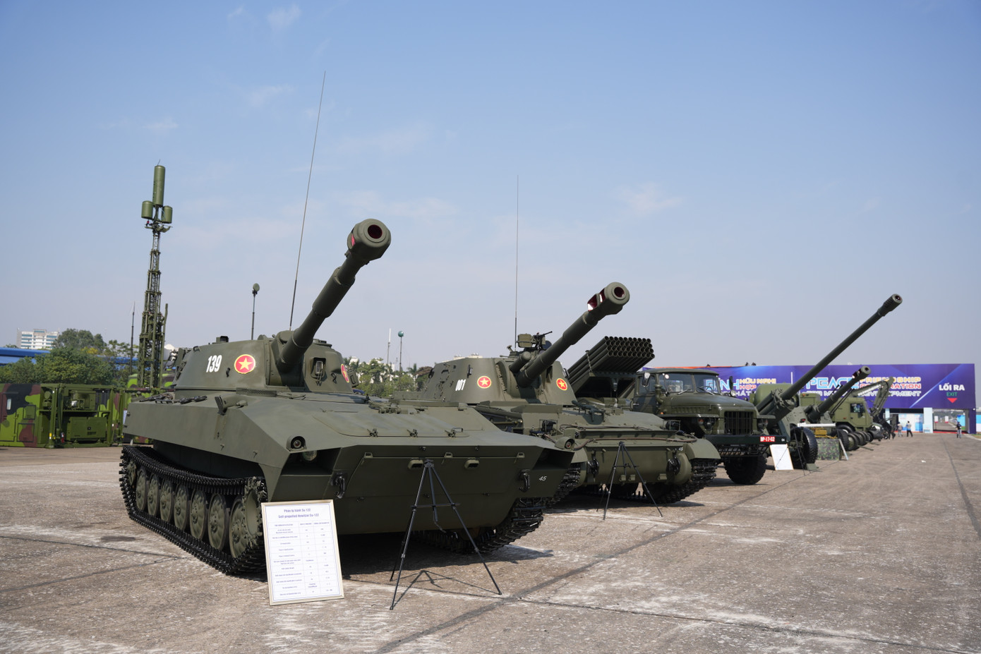 Pháo tự hành Su-152 được Liên Xô phát triển đi vào phục vụ năm 1971 trang bị pháo D22 cỡ nòng 152mm, có tốc độ bắn 3-4 viên/phút, theo lý thuyết nó có thể bắn 30 viên/10 phút hoặc 75 viên/giờ. Su-152 có thể sử dụng đa dạng nhiều loại đạn pháo như đạn vạch đường, đạn nổ phân mảnh, đạn chống tăng, đạn chiếu sáng.