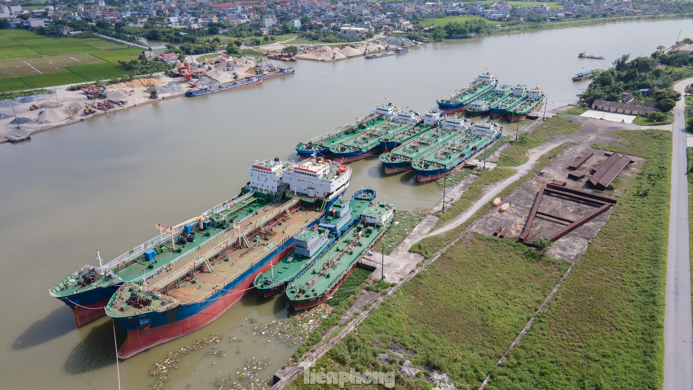 80% dân cư làng Phú An làm nghề vận tải, phần lớn giá trị của cải của người dân Phú An là những chiếc tàu thuỷ, trị giá mỗi chiếc hàng trăm tỷ đồng. Nghề vận tải biển mang lại việc làm thường xuyên cho khoảng 1.500 lao động.