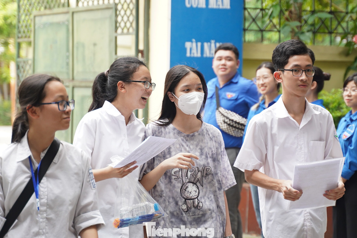 Đề ngoại ngữ &quot;dễ thở&quot; giúp các thí sinh hoàn thành buổi thi thứ hai kết thúc với tâm trạng thoải mái, sẵn sàng cho các môn thi tiếp theo.
