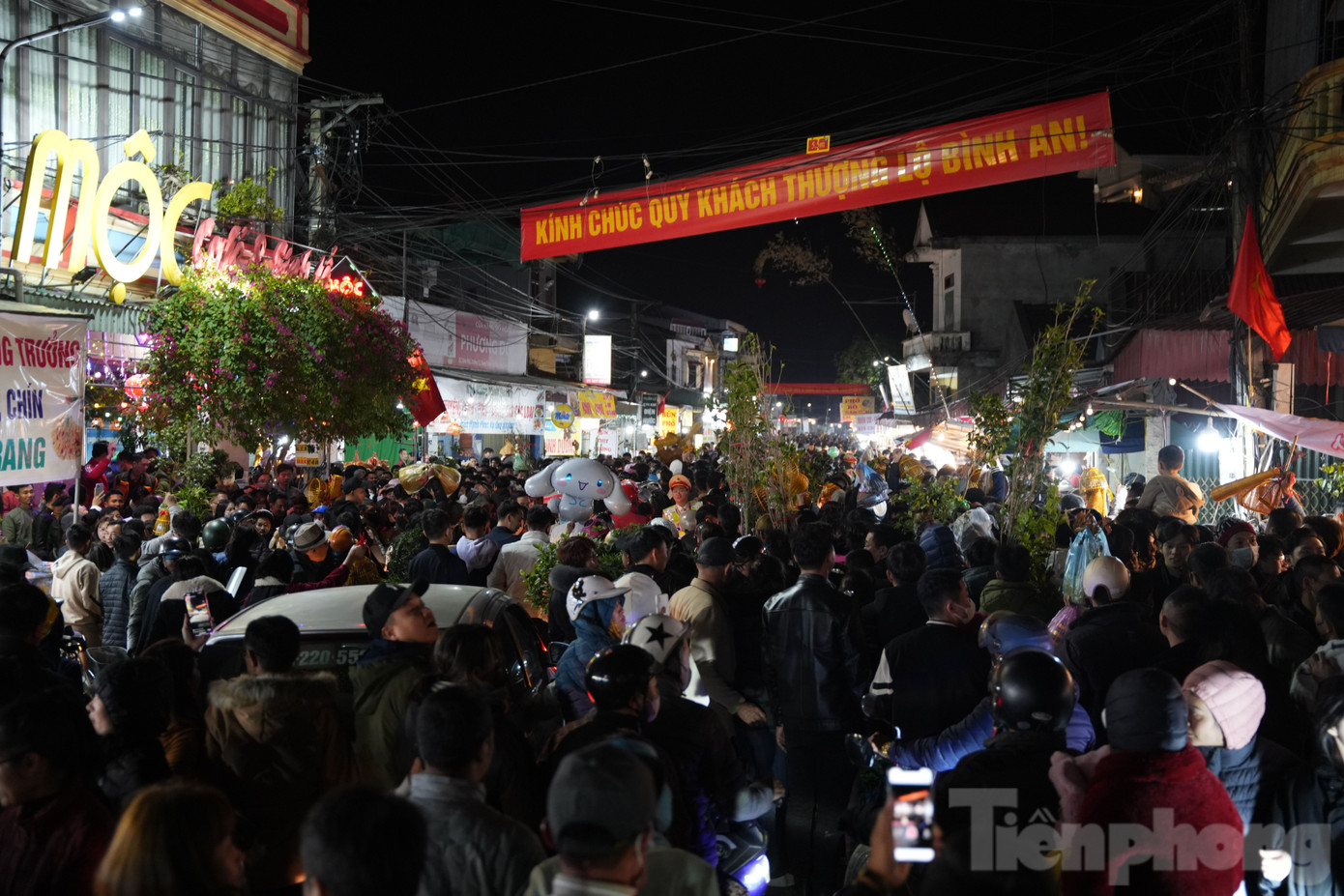 Tại Nam Định có 2 chợ Viềng nổi tiếng là chợ Viềng phủ ở huyện Vụ Bản và chợ Viềng chùa ở huyện Nam Trực.