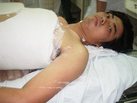 Tuấn tại Bệnh viện Việt Đức ngày 12-4. Ảnh: Bắc Hà