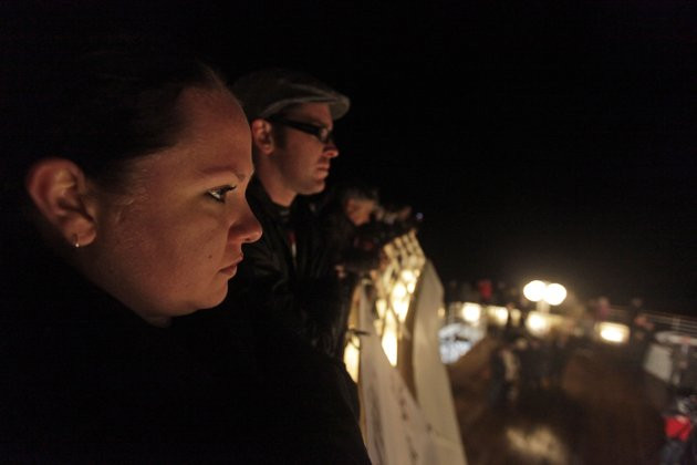 Mọi người tưởng nhớ tới các nạn nhân xấu số trong vụ chìm tàu Titanic cách đây một thế kỷ. Ảnh: AP