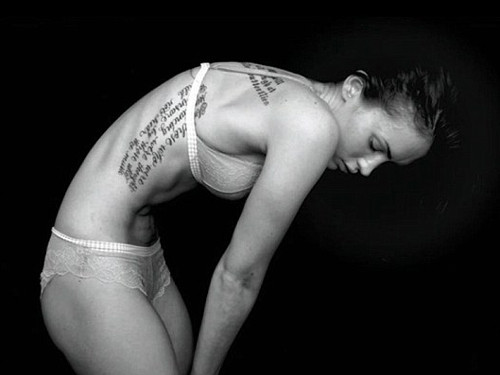 Hình ảnh Megan Fox quảng cáo cho nội y Emporio Armani