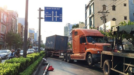 BẢN TIN ATGT: Người đàn ông chết thảm dưới bánh xe ben ảnh 3