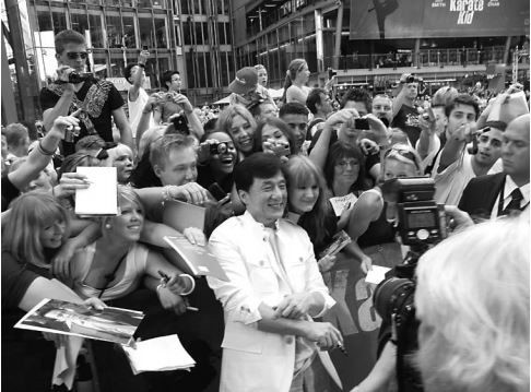 Nhìn lại cuộc đời Thành Long qua ảnh ảnh 13