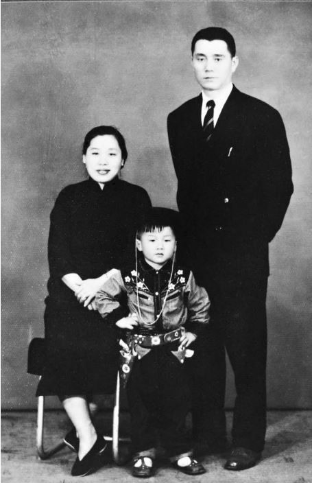 Nhìn lại cuộc đời Thành Long qua ảnh ảnh 1