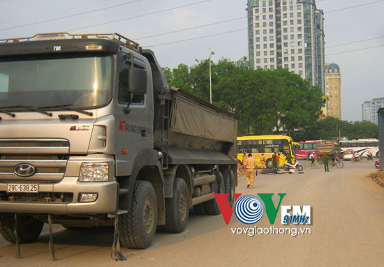 BẢN TIN ATGT: Người đàn ông chết thảm dưới bánh xe ben ảnh 4