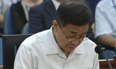 Ông Bạc Hy Lai trong phiên xét xử ngày thứ ba tại Tòa án Nhân dân trung cấp Tế Nam