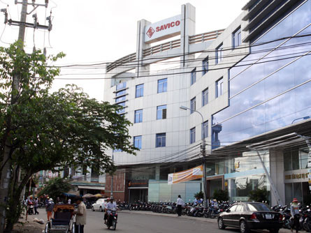 Cả trăm lượt khách hàng gọi đến Tòa nhà SAVICO TP Đà Nẵng mới phát hiện đã bị Công ty “ma” Đại Phát lừa. Ảnh: Nguyễn Tú