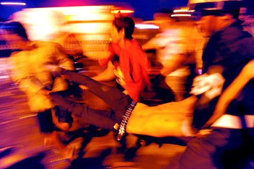 Những người bị thương ngay lập tức được đưa đi cấp cứu