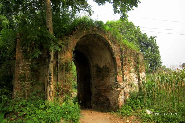 Cổng phía Tây của thành