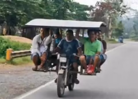 Lái xe kiêm làm xiếc