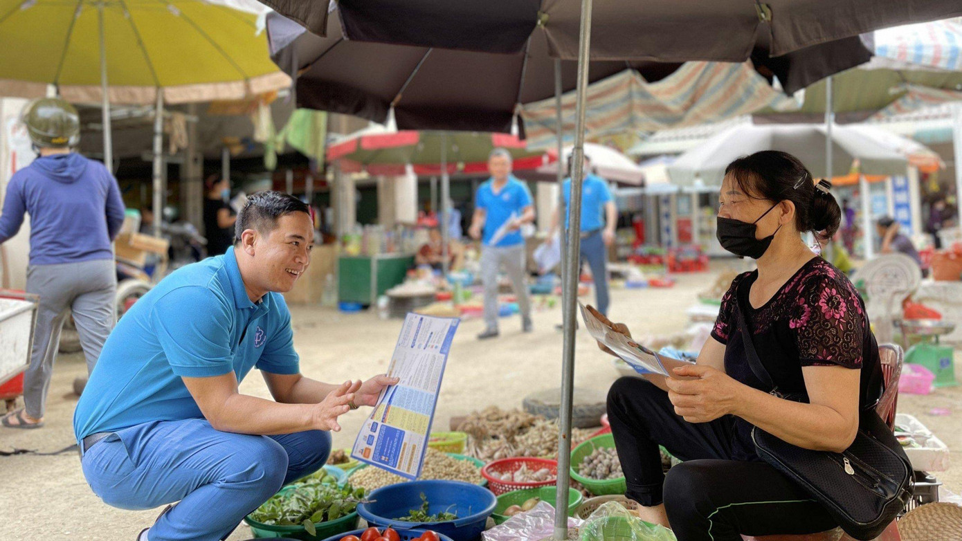 Các tỉnh nỗ lực để xử lý nợ đóng BHXH, BHYT, phát triển người tham gia mới. Các tỉnh nỗ lực để xử lý nợ đóng BHXH, BHYT, phát triển người tham gia mới.