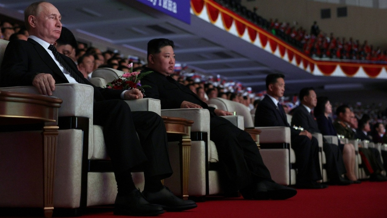 Lãnh đạo Nga - Triều Tiên xem trình diễn nghệ thuật ở Bình Nhưỡng. Ảnh: Sputnik Lãnh đạo Nga - Triều Tiên xem trình diễn nghệ thuật ở Bình Nhưỡng. Ảnh: Sputnik