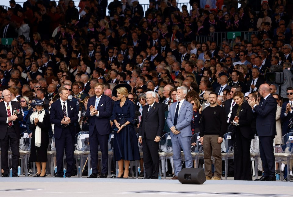 Các lãnh đạo quốc tế tại lễ kỷ niệm ở bãi biển Ohama (Saint-Laurent-sur-Mer, Pháp). Ảnh: Reuters Các lãnh đạo quốc tế tại lễ kỷ niệm ở bãi biển Ohama (Saint-Laurent-sur-Mer, Pháp). Ảnh: Reuters