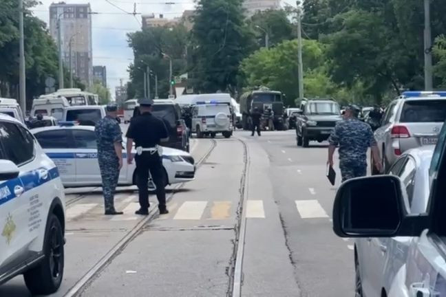 Lực lượng an ninh ở hiện trường. Ảnh: RT