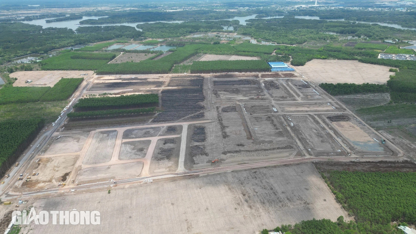 Dự án này cũng do Ban QLDA huyện Long Thành làm chủ đầu tư, có diện tích gần 34ha với tổng kinh phí xây dựng hơn 364 tỷ đồng. Dự kiến việc xây dựng là 450 ngày. Dự án này cũng do Ban QLDA huyện Long Thành làm chủ đầu tư, có diện tích gần 34ha với tổng kinh phí xây dựng hơn 364 tỷ đồng. Dự kiến việc xây dựng là 450 ngày.