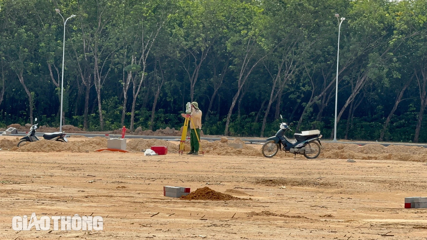 Theo Ban quản lý dự án Long Thành, dự án hạ tầng khu tái định cư Long Đức xây dựng đạt khoảng hơn 80% so với kế hoạch. Dự kiến, đến cuối năm 2024 dự án sẽ hoàn thành. Theo Ban quản lý dự án Long Thành, dự án hạ tầng khu tái định cư Long Đức xây dựng đạt khoảng hơn 80% so với kế hoạch. Dự kiến, đến cuối năm 2024 dự án sẽ hoàn thành.